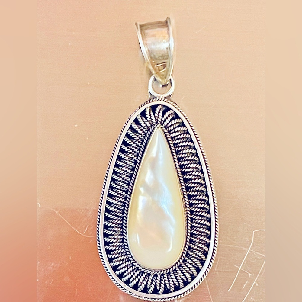 Vintage BA SUARTI Sterling Silver Lg Pendant Mother of Pearl Indonesia BALI